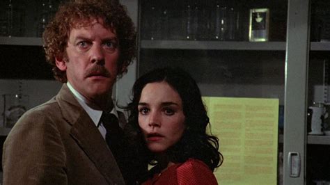 ¿Deseas una dosis de nostalgia con un toque de humor absurdo? ¡Invasion of the Body Snatchers te espera en la línea del tiempo!